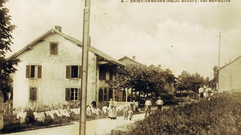 Image ancienne du quartier des barraques a saint-cergues